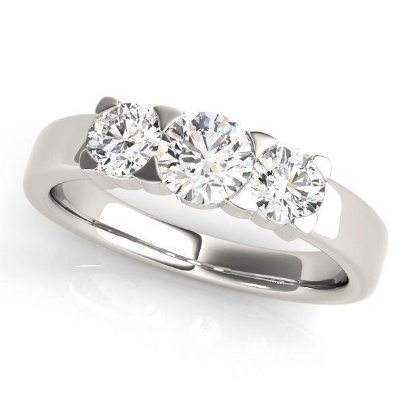 Engagement Rings/3 Stone/Round