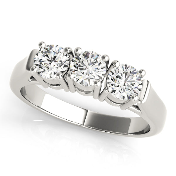 Engagement Rings/3 Stone/Round