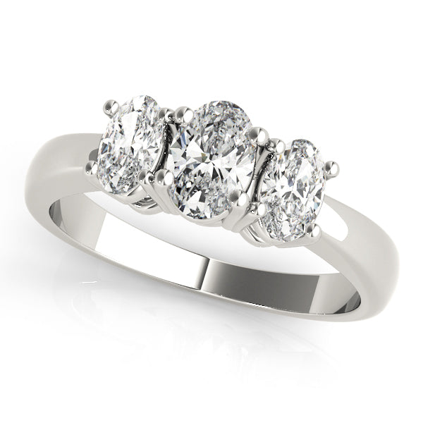 Engagement Rings/3 Stone/Oval