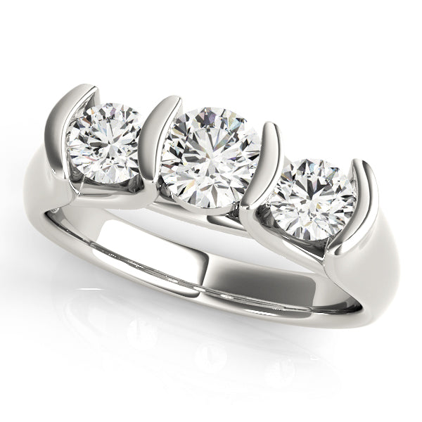 Engagement Rings/3 Stone/Round